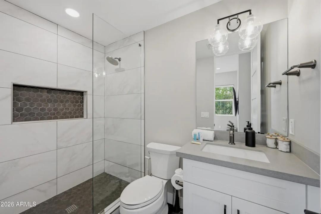 Real Estate Picture 24
