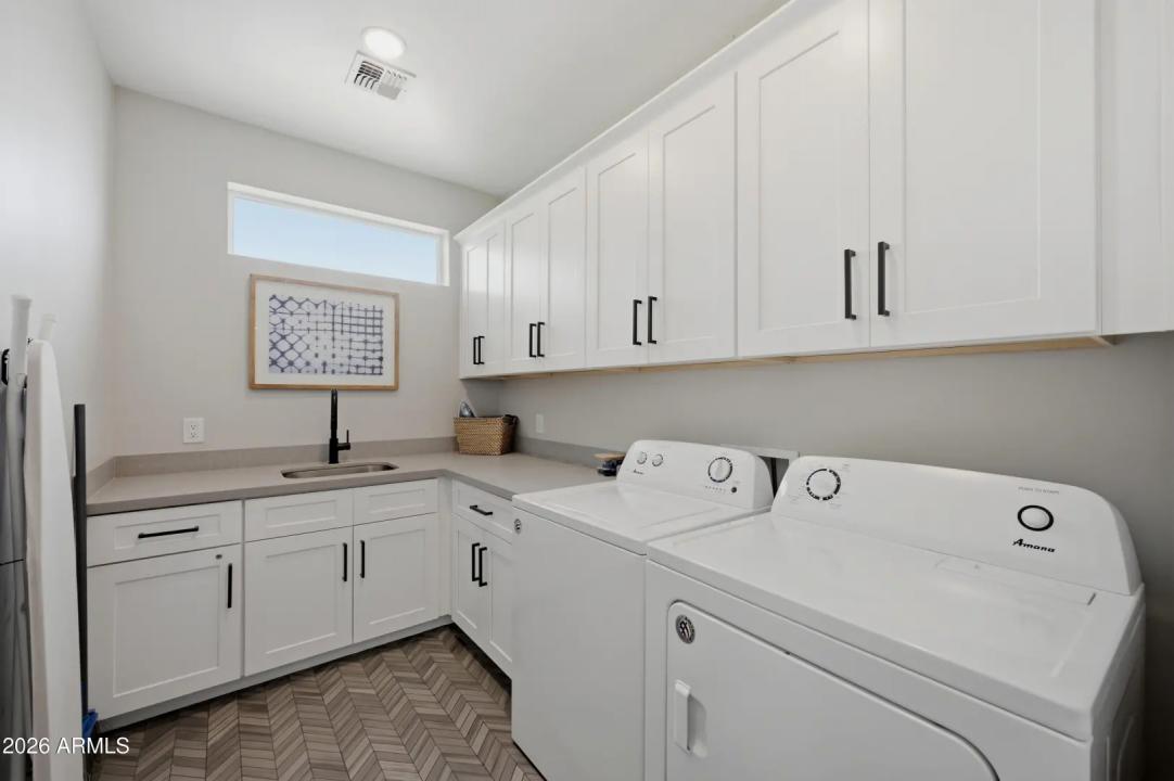 Real Estate Picture 25