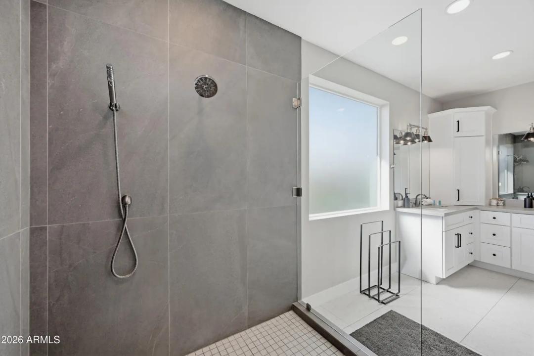 Real Estate Picture 14
