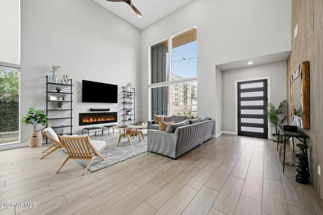 Real Estate Picture 5