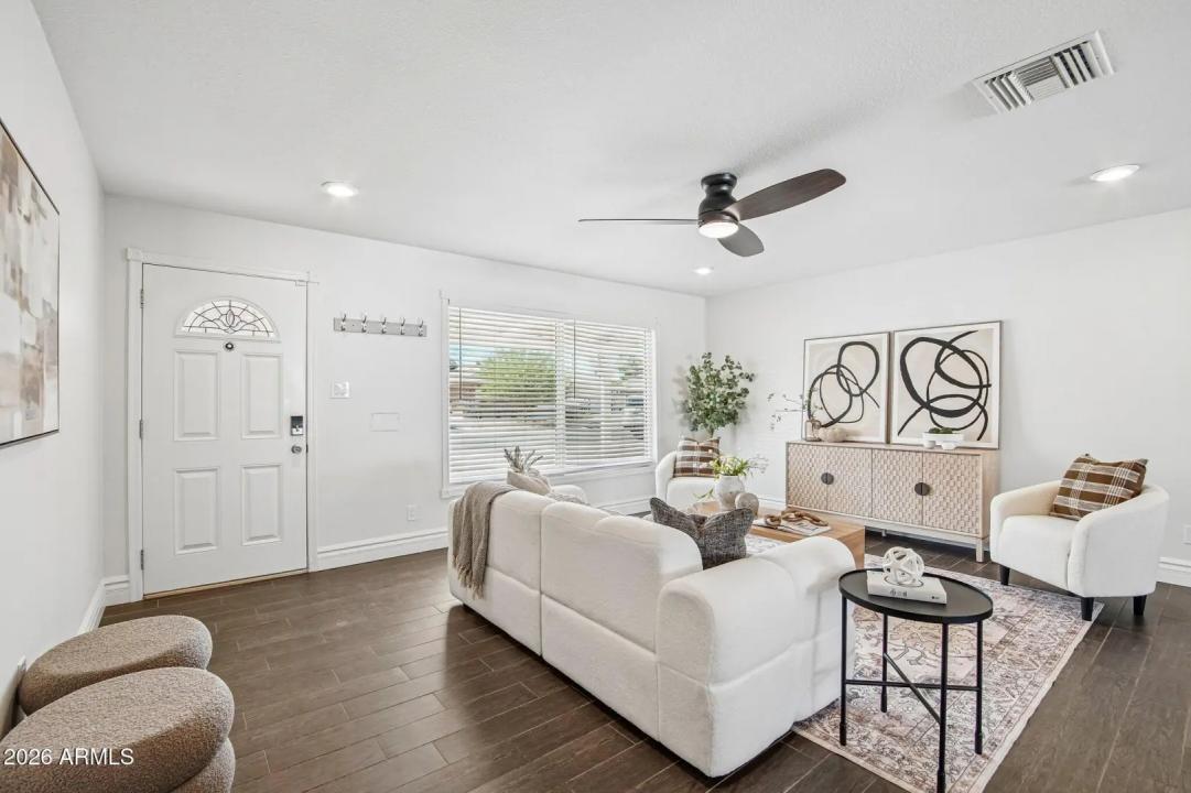 Real Estate Picture 4