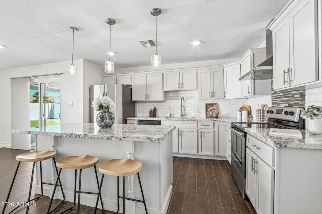 Real Estate Picture 7