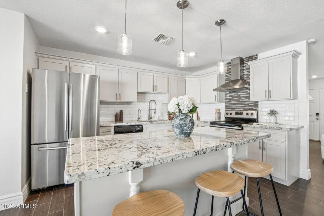 Real Estate Picture 3