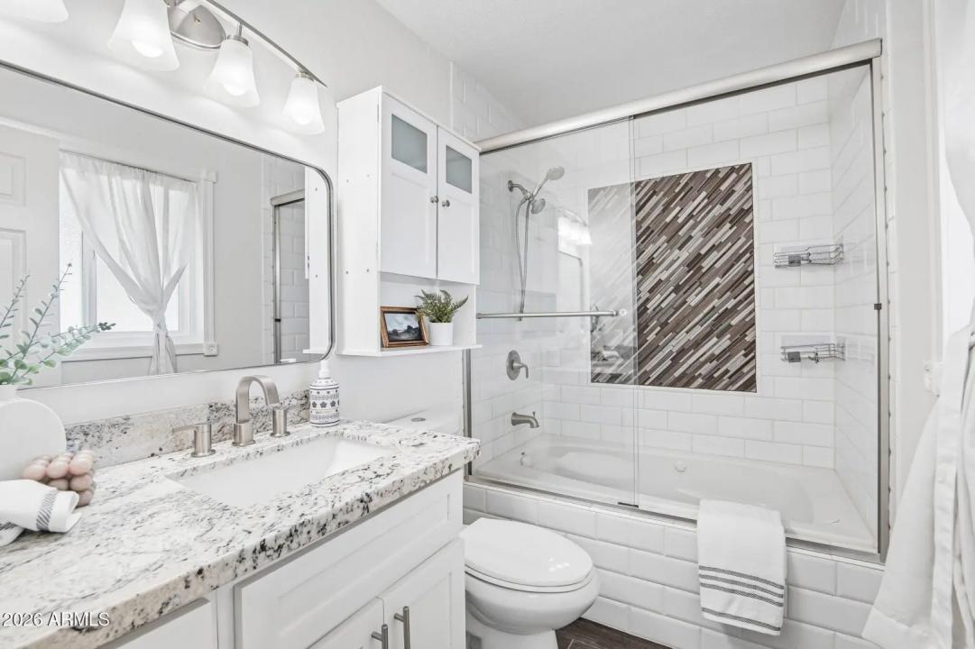 Real Estate Picture 9
