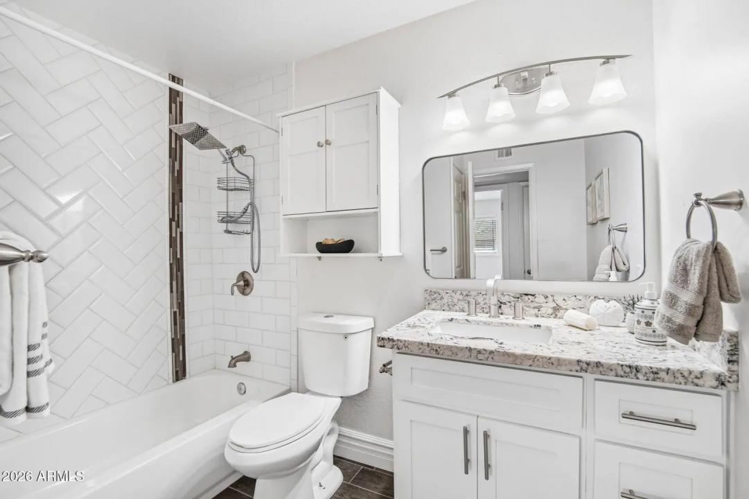 Real Estate Picture 11