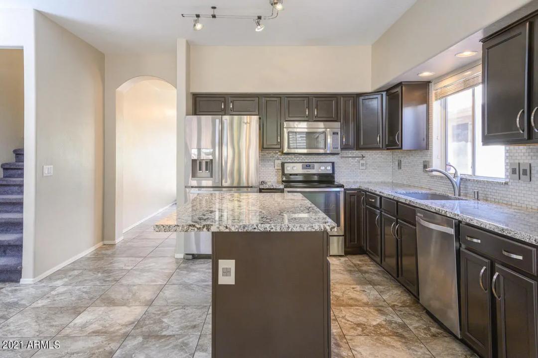Real Estate Picture 4
