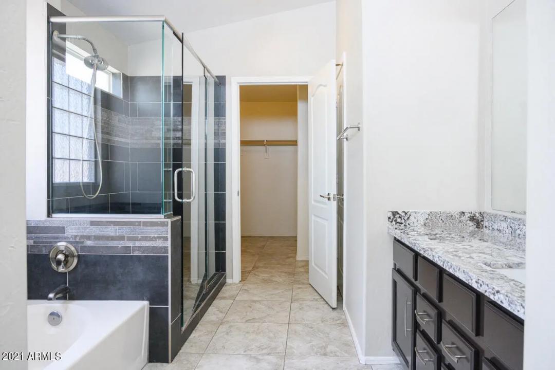 Real Estate Picture 14