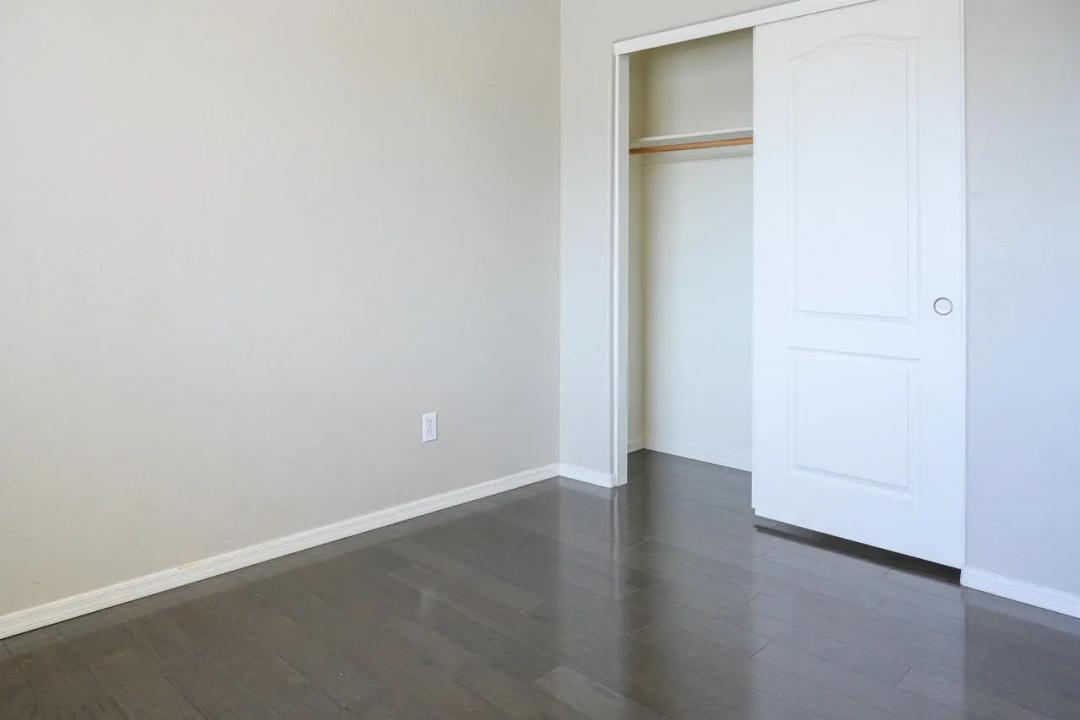 Real Estate Picture 16
