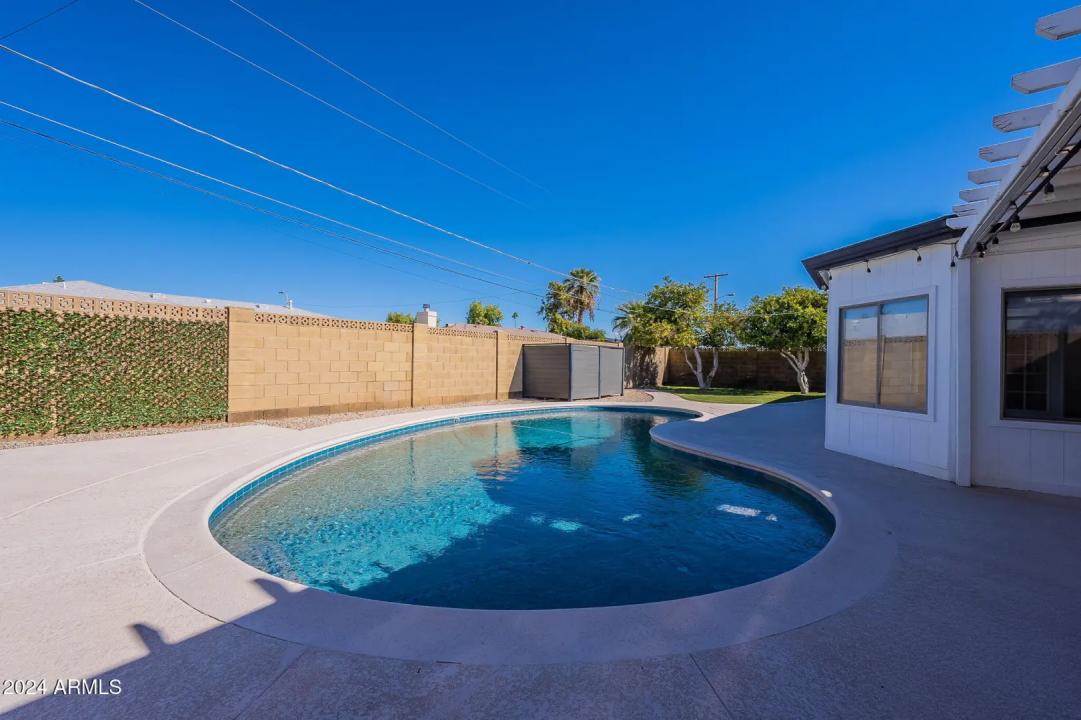 Real Estate Picture 4