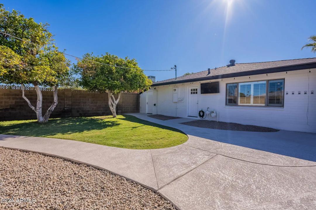 Real Estate Picture 7