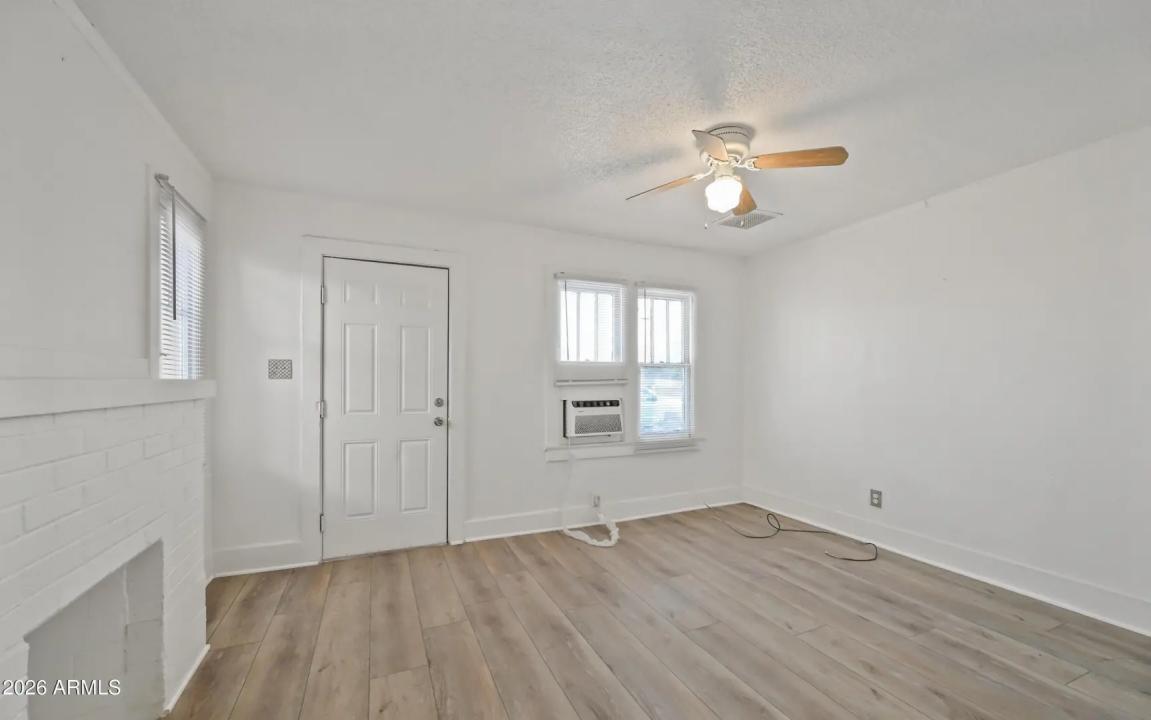 Real Estate Picture 7