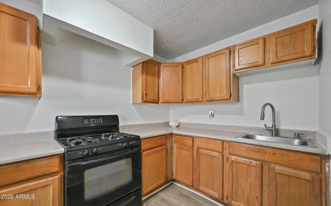 Real Estate Picture 11