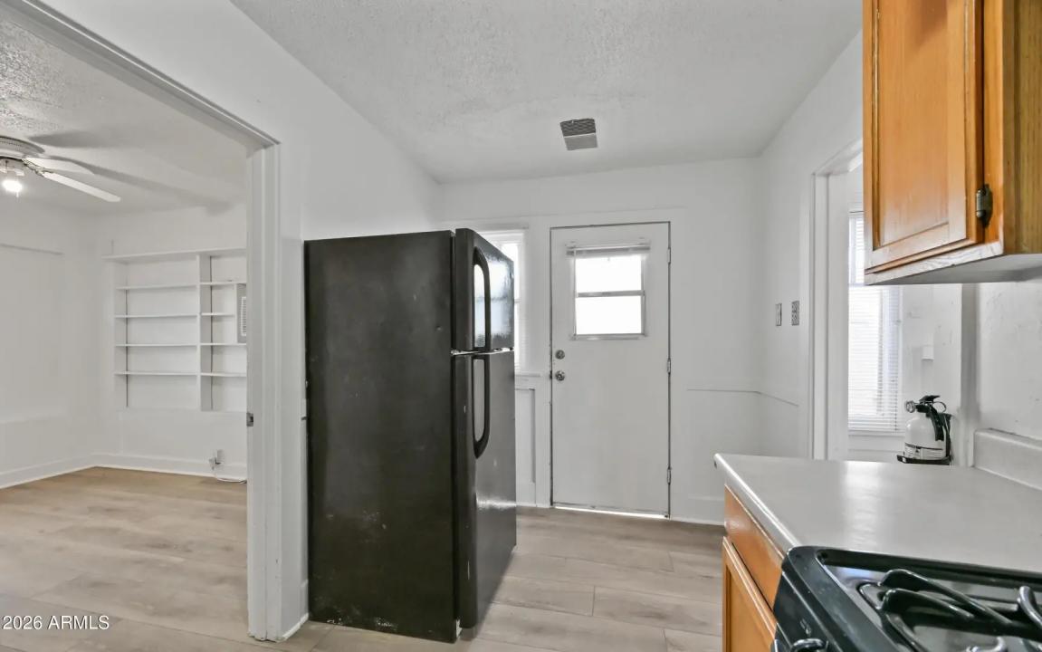 Real Estate Picture 12