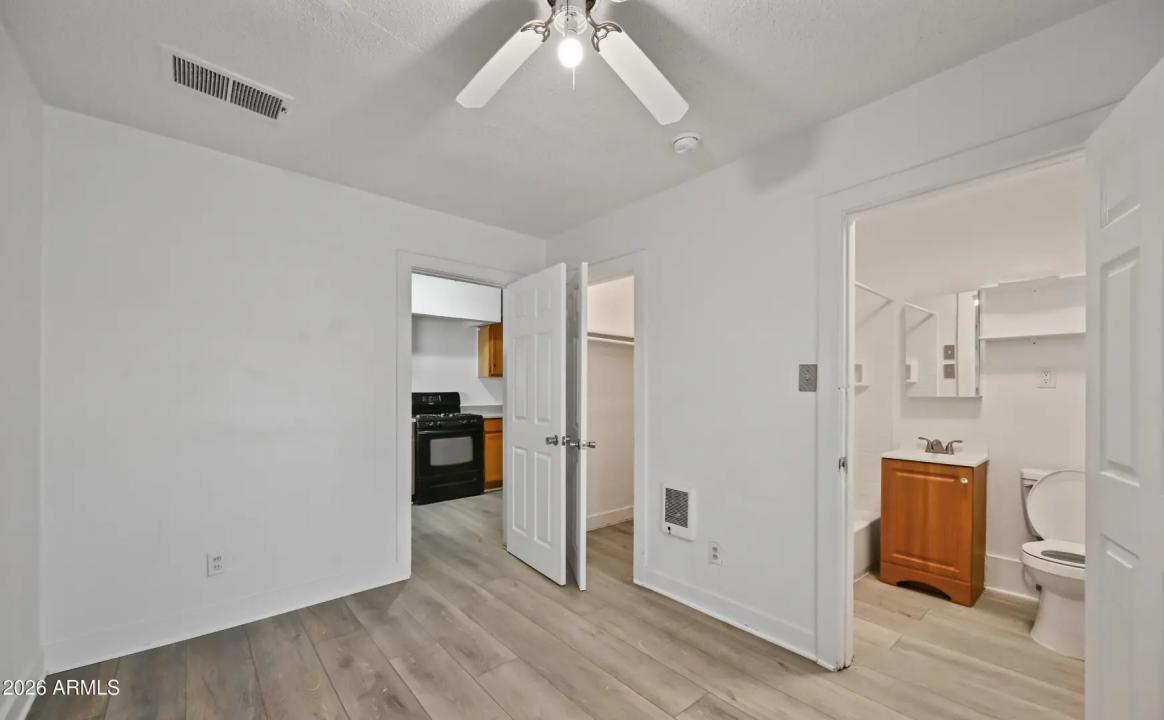 Real Estate Picture 14