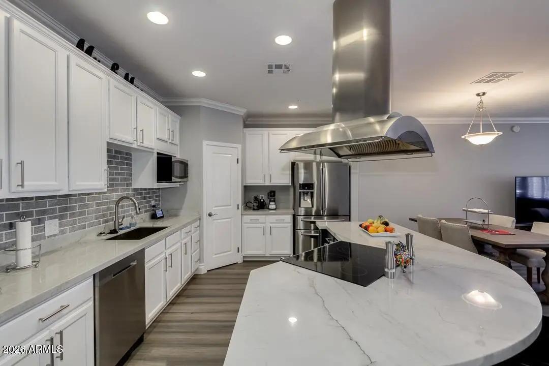 Real Estate Picture 4