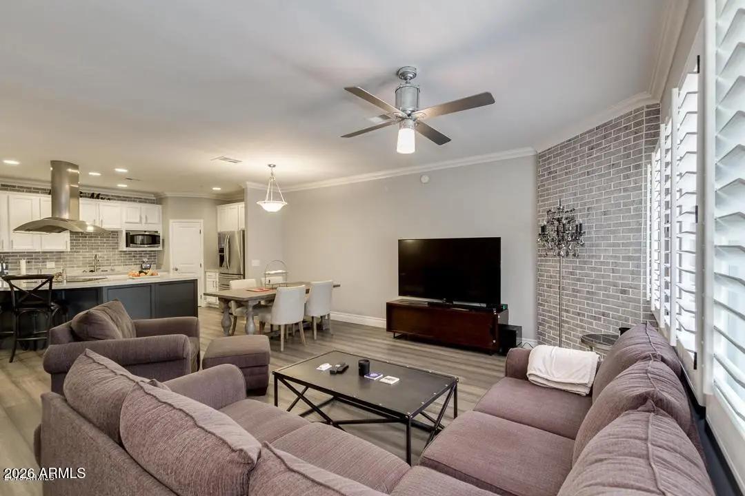 Real Estate Picture 9