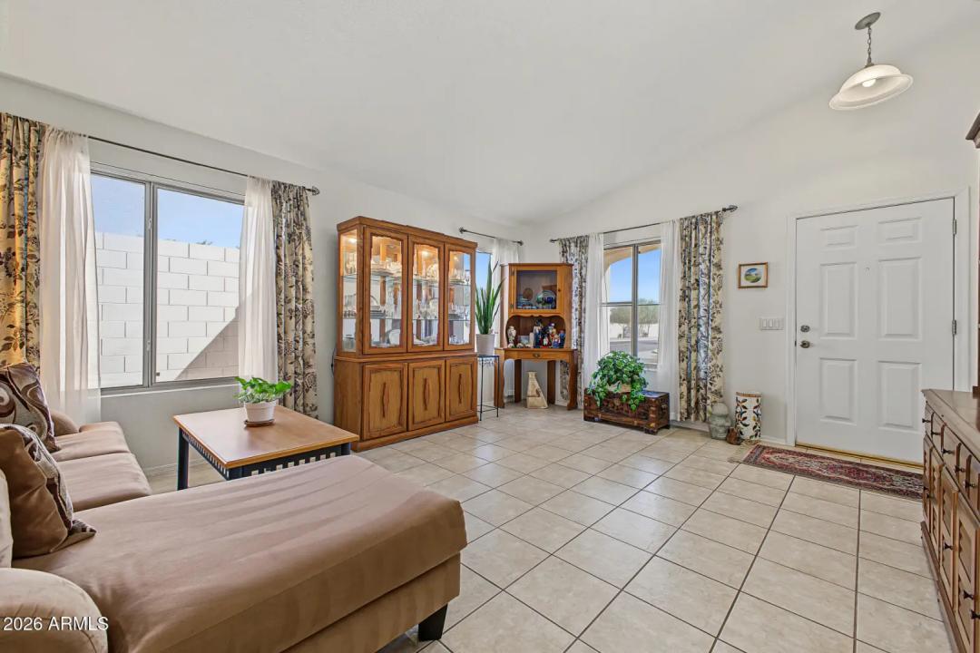 Real Estate Picture 4