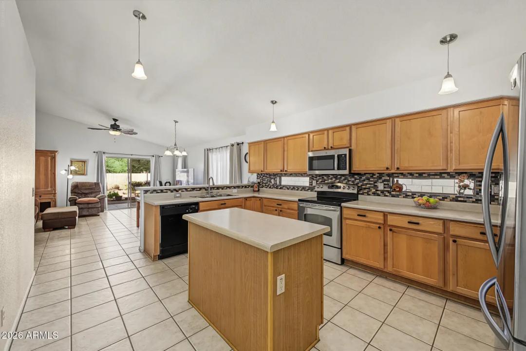 Real Estate Picture 5