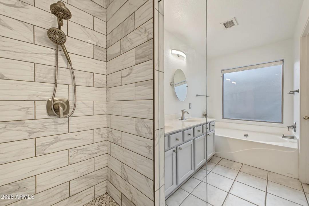 Real Estate Picture 14