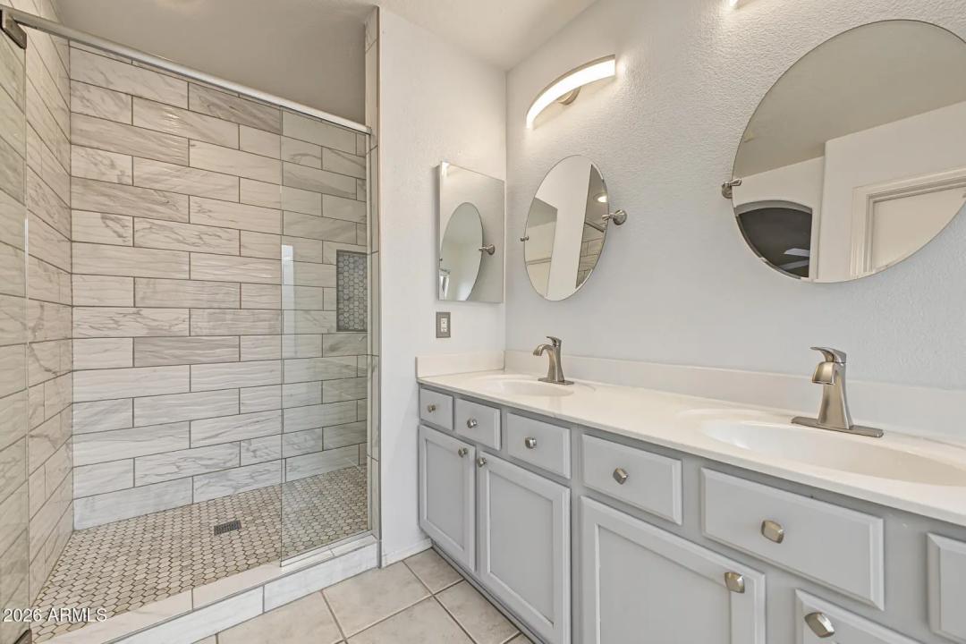 Real Estate Picture 15