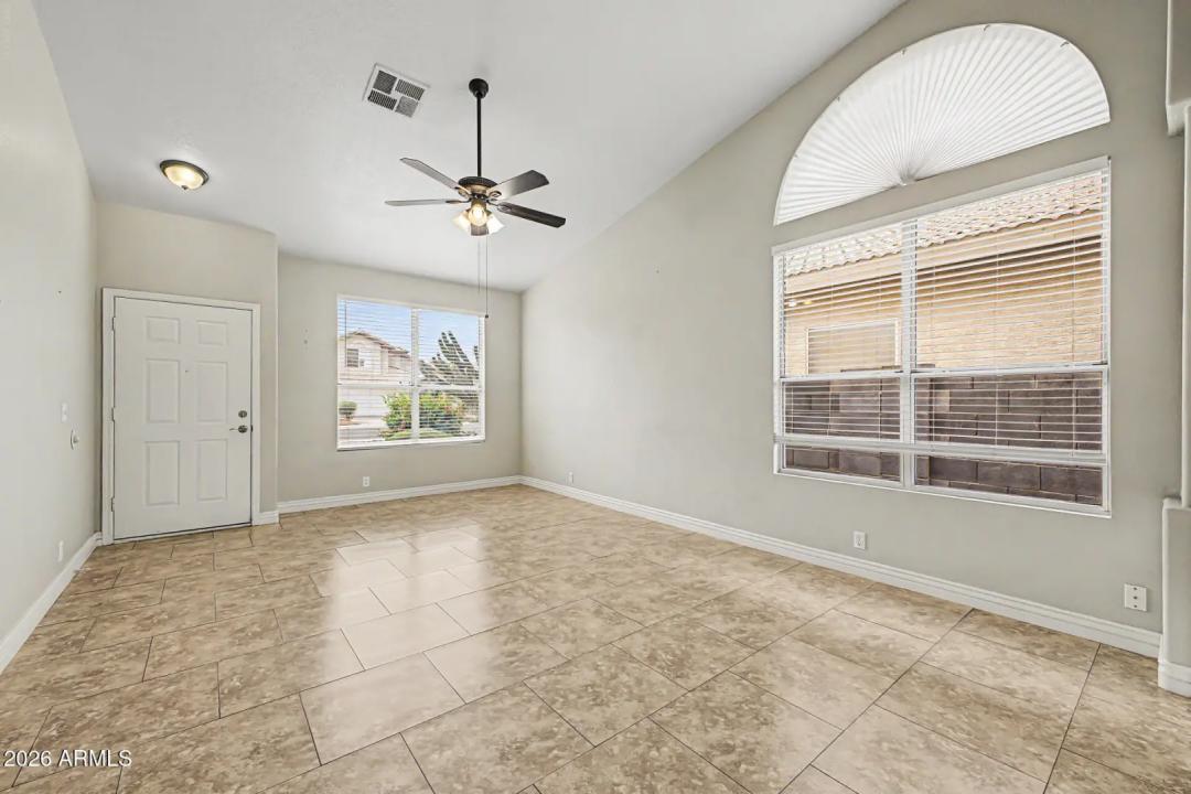 Real Estate Picture 4