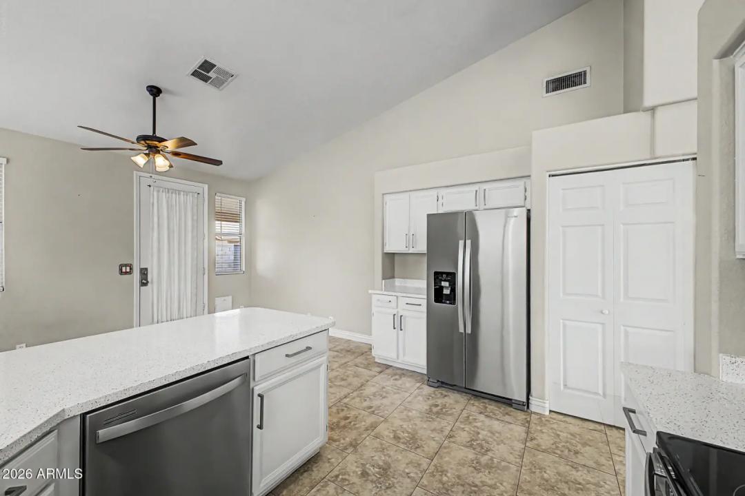 Real Estate Picture 14