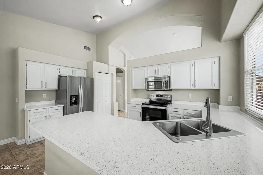 Real Estate Picture 17
