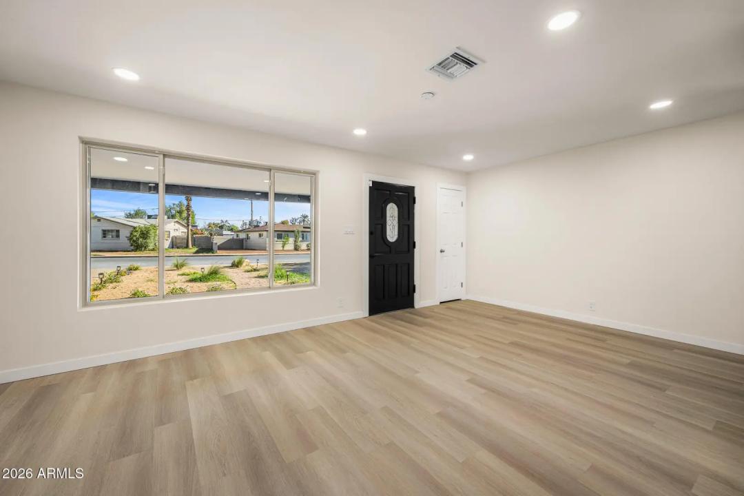 Real Estate Picture 5