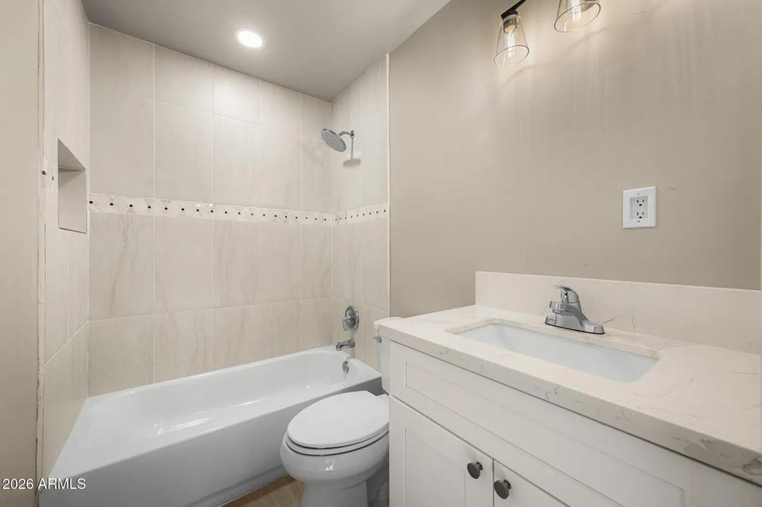 Real Estate Picture 11