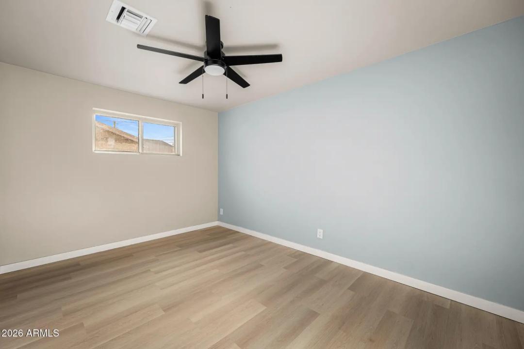 Real Estate Picture 12