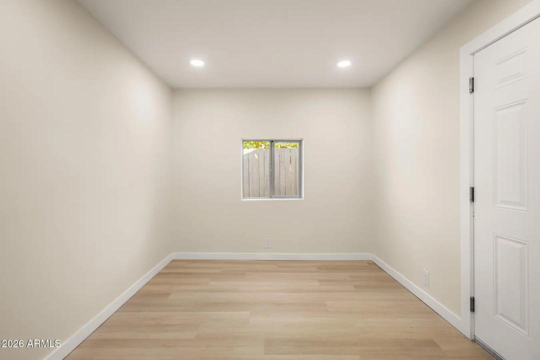 Real Estate Picture 6