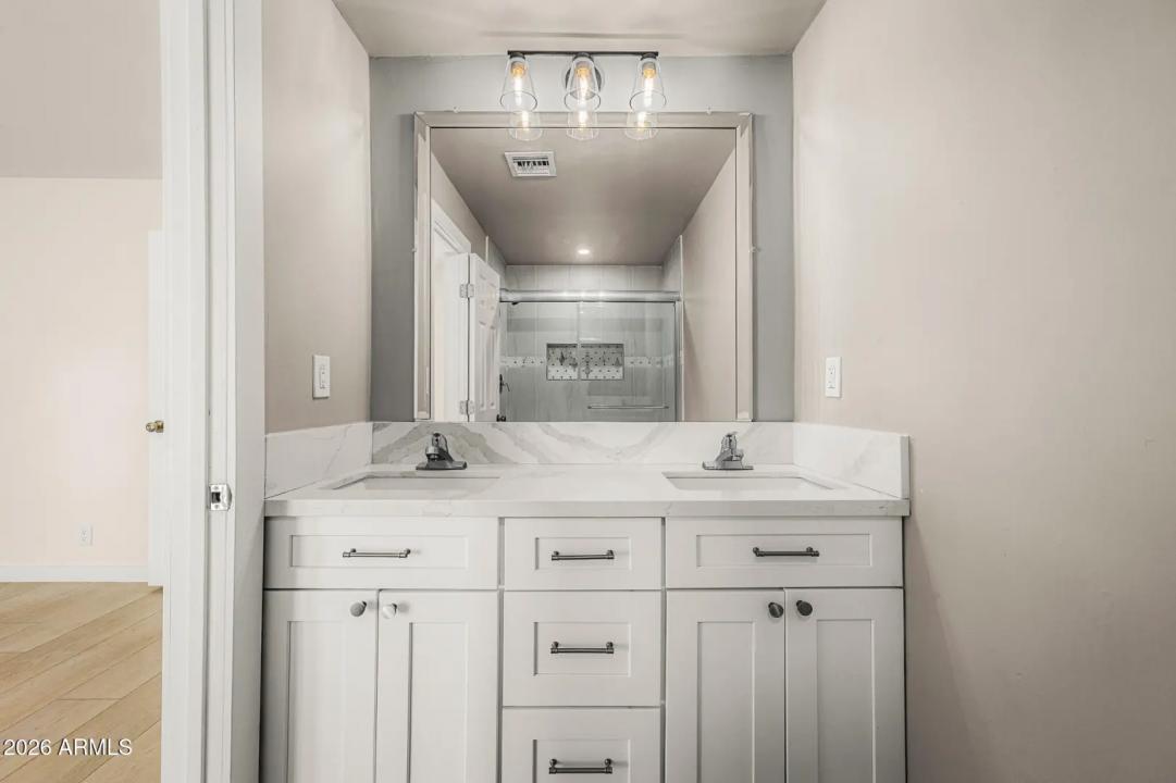 Real Estate Picture 8