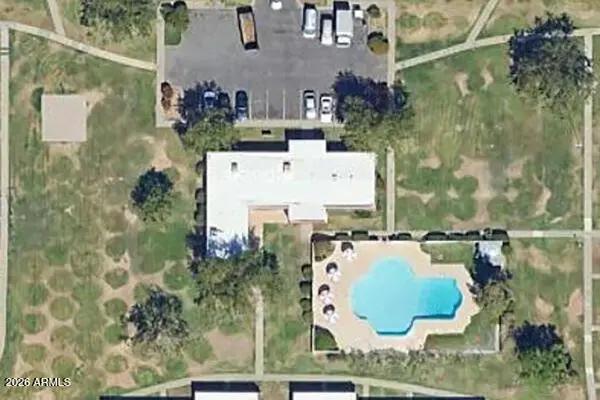 Real Estate Picture 3