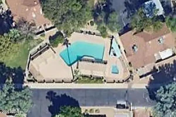 Real Estate Picture 4