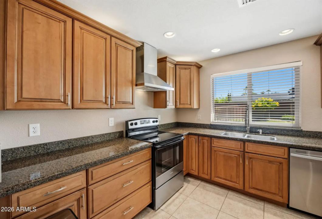 Real Estate Picture 14