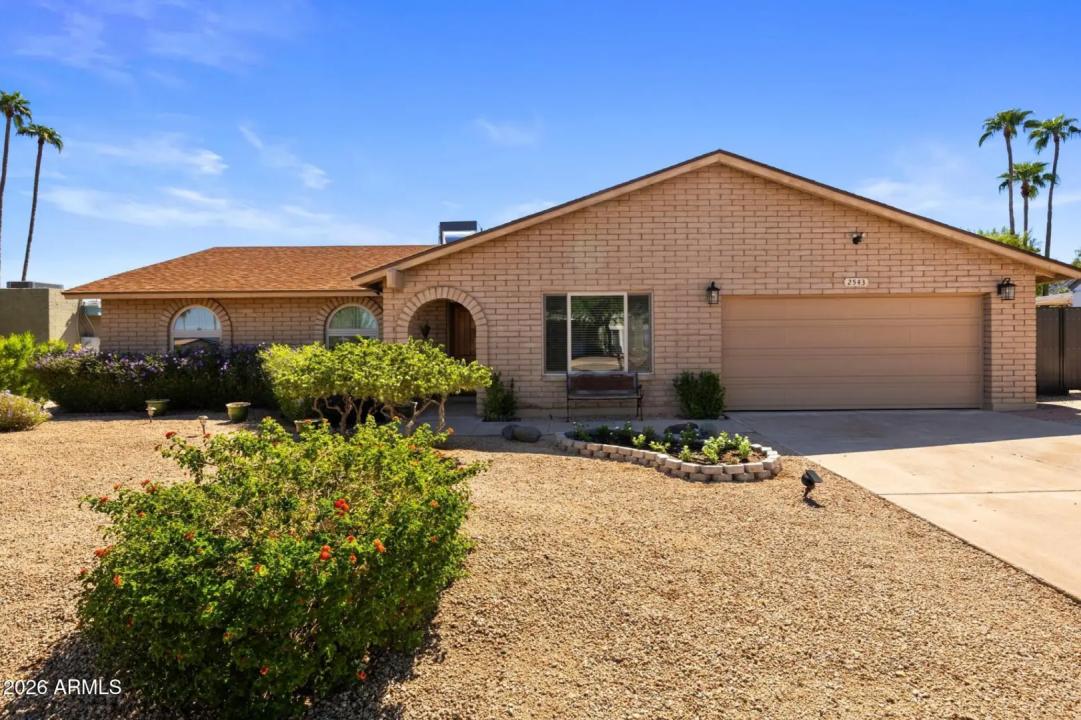 2543 E MERCER Lane Phoenix AZ 85028