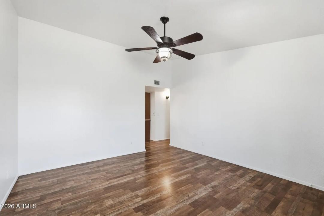 Real Estate Picture 4