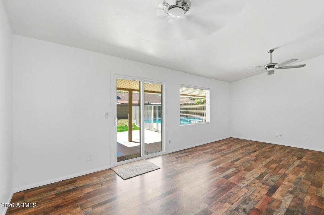 Real Estate Picture 12