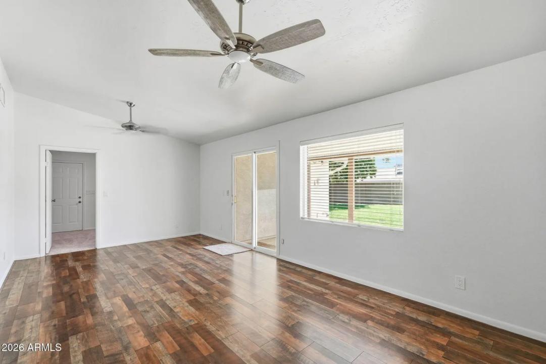 Real Estate Picture 11