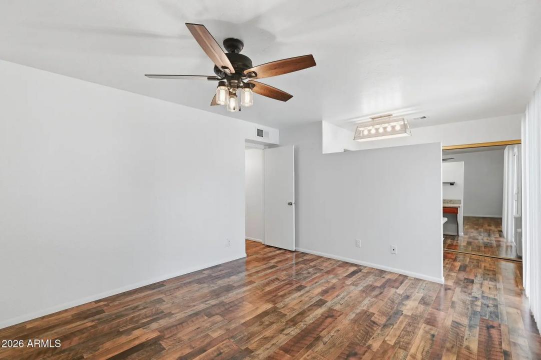 Real Estate Picture 23