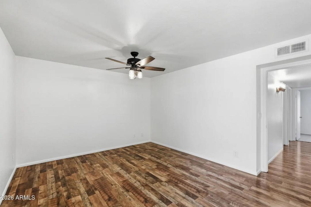 Real Estate Picture 24
