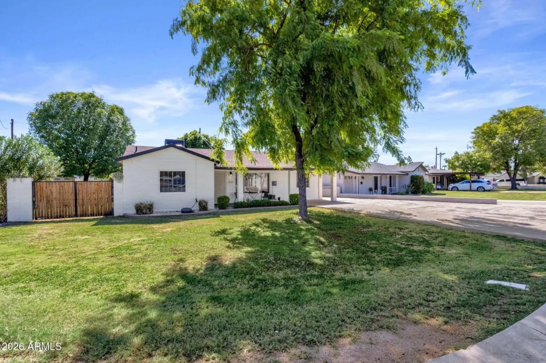Real Estate Picture 3