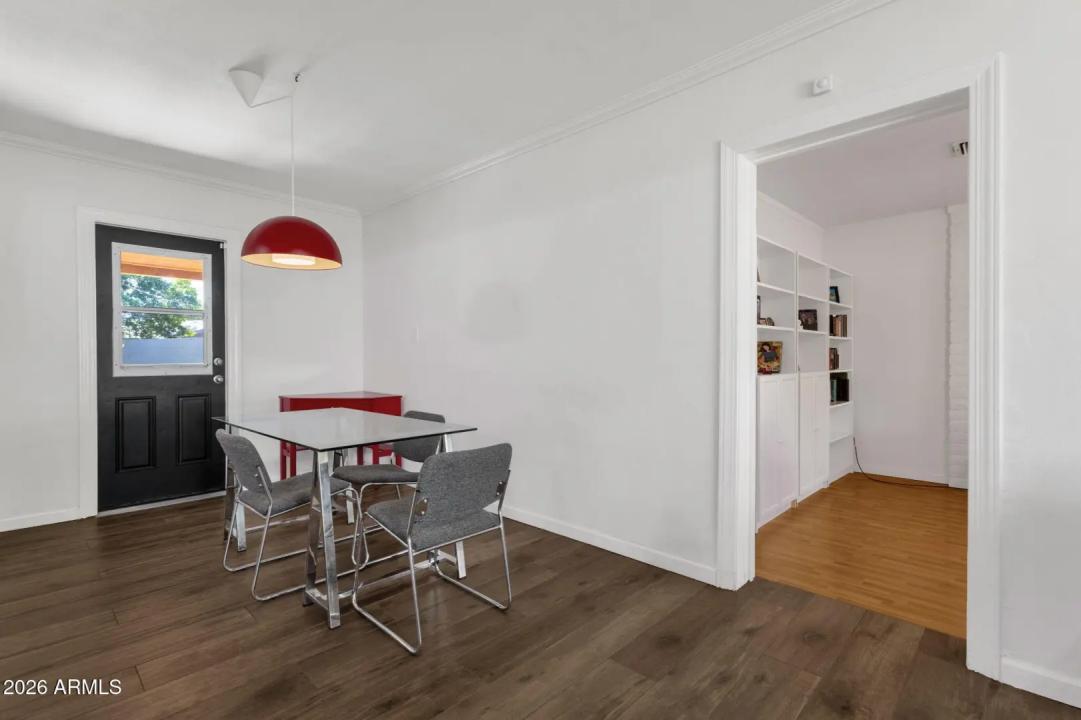 Real Estate Picture 11