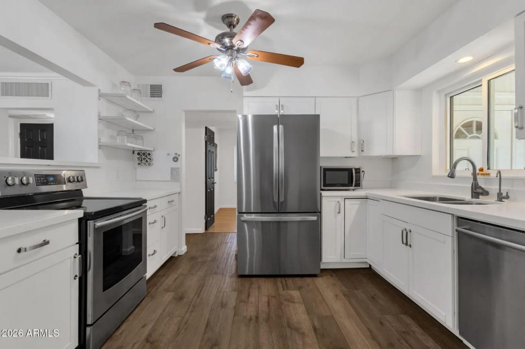 Real Estate Picture 8