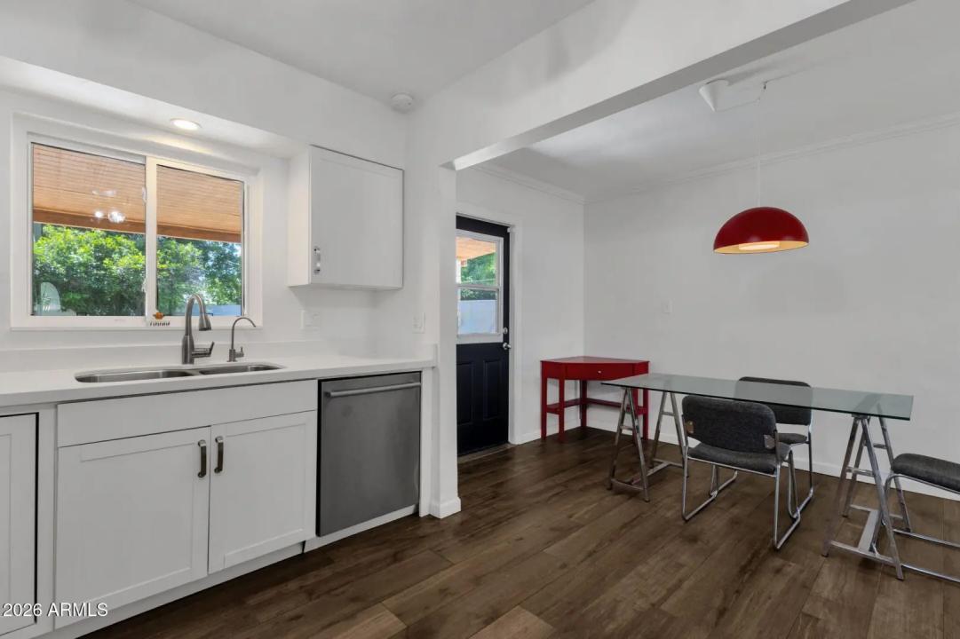 Real Estate Picture 9