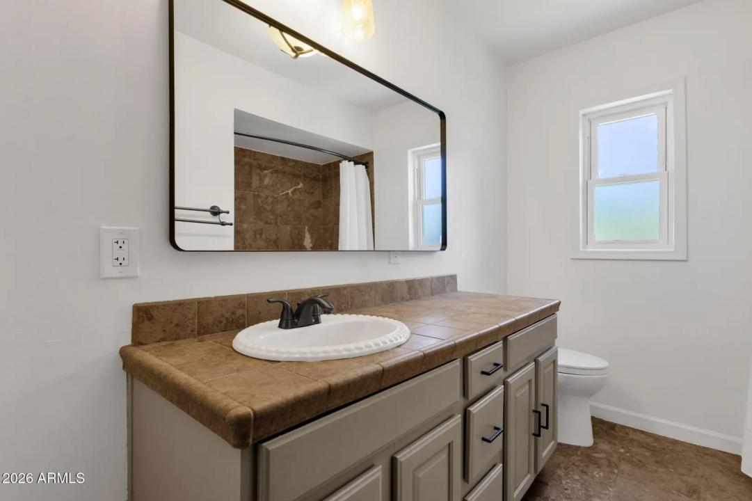 Real Estate Picture 19