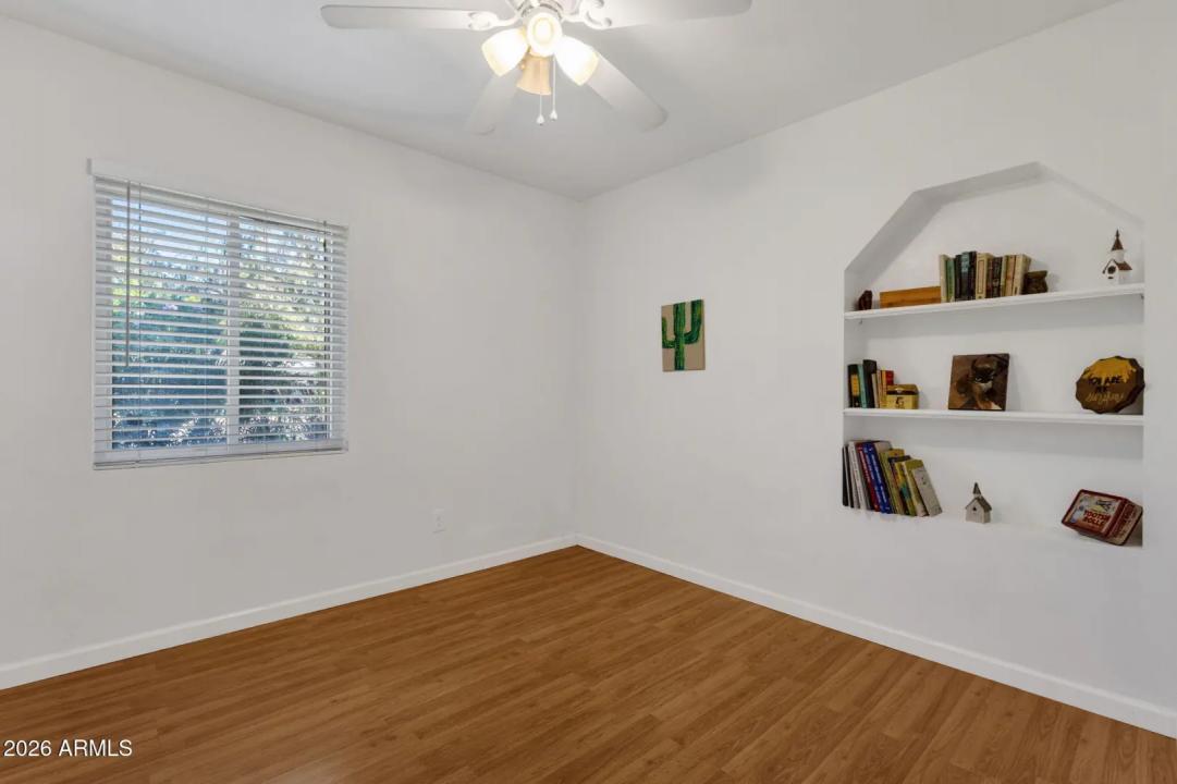 Real Estate Picture 18