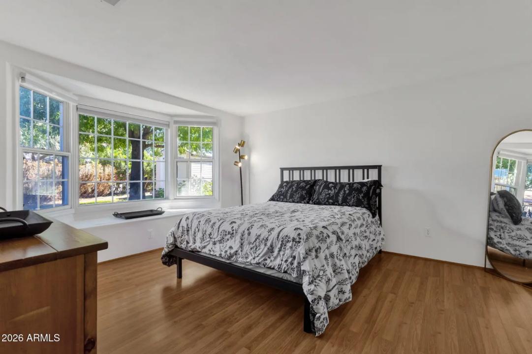 Real Estate Picture 7