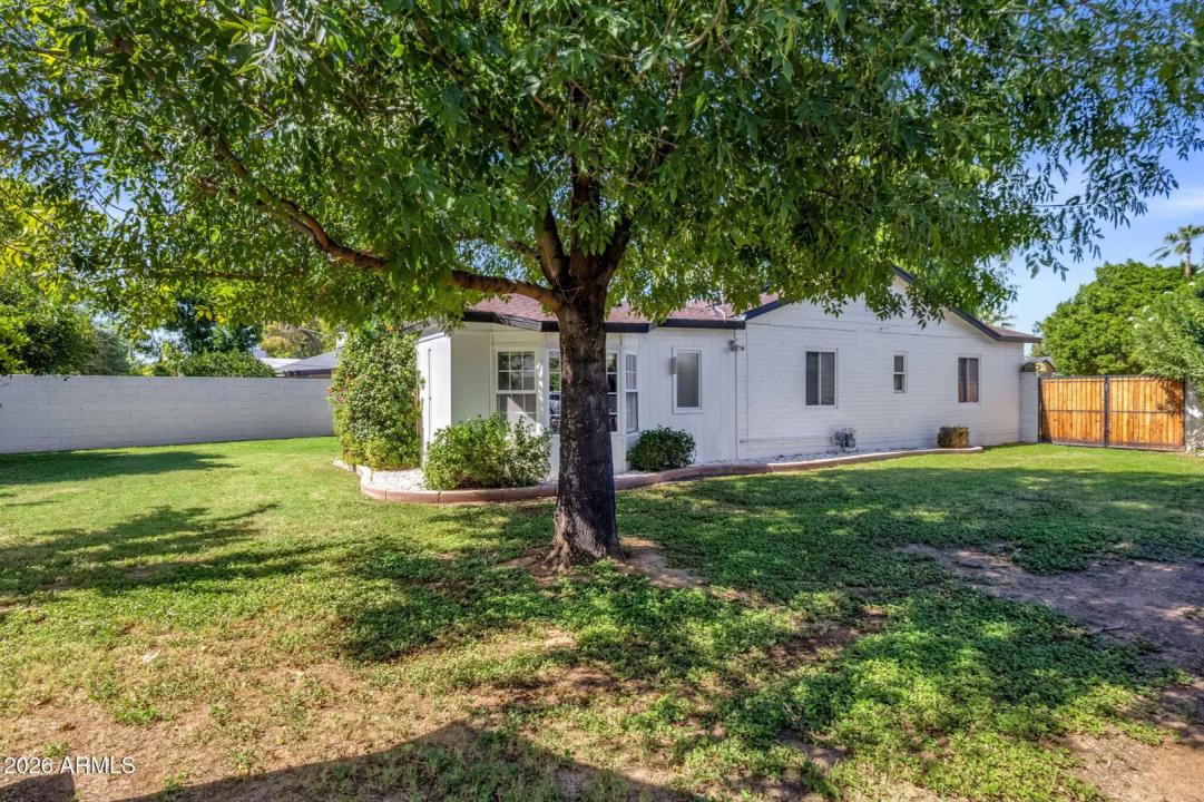 Real Estate Picture 4
