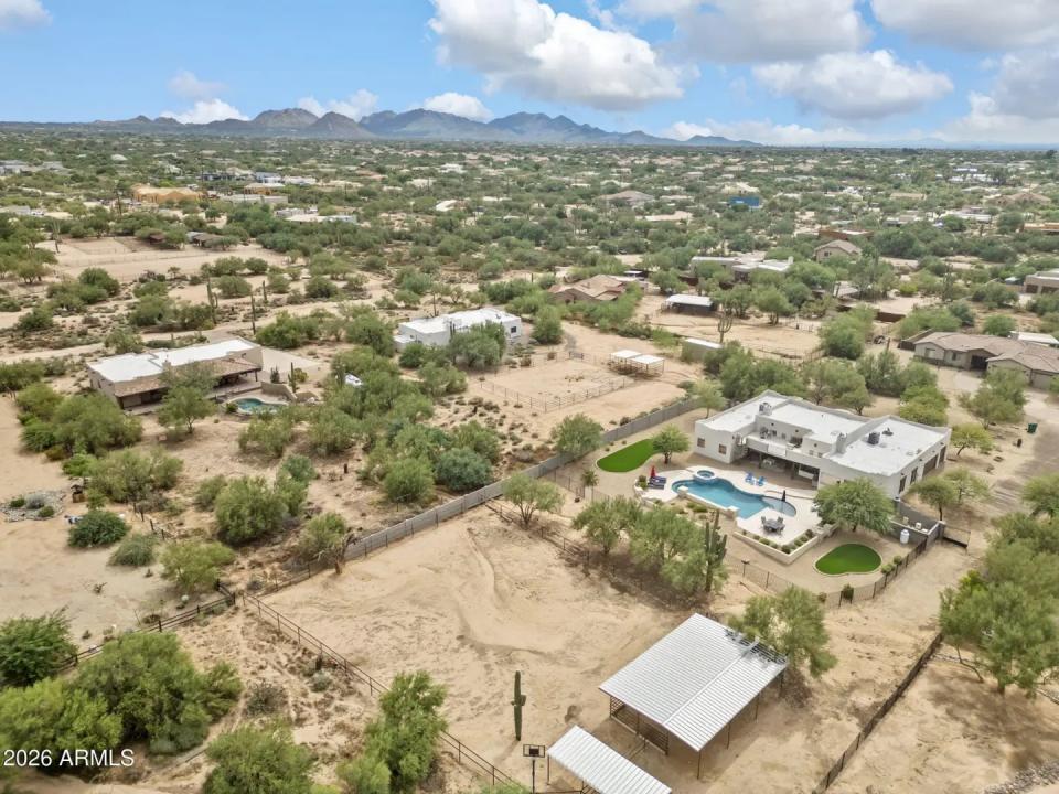Real Estate Picture 9
